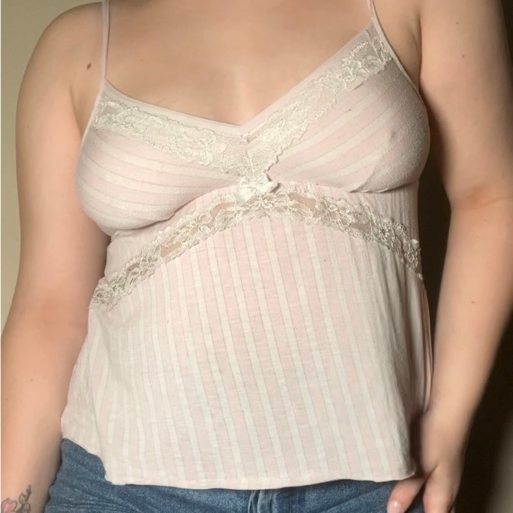 Vintage Victoria Secret tank👙🪷

Size small💲

Nightgown turned tank top